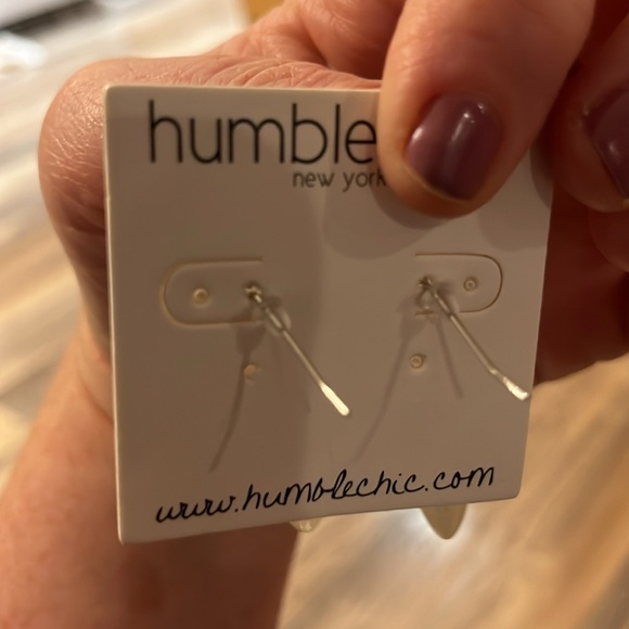 🍁NWOT Silver Iridescent Dangle Earrings - Picture 3 of 3